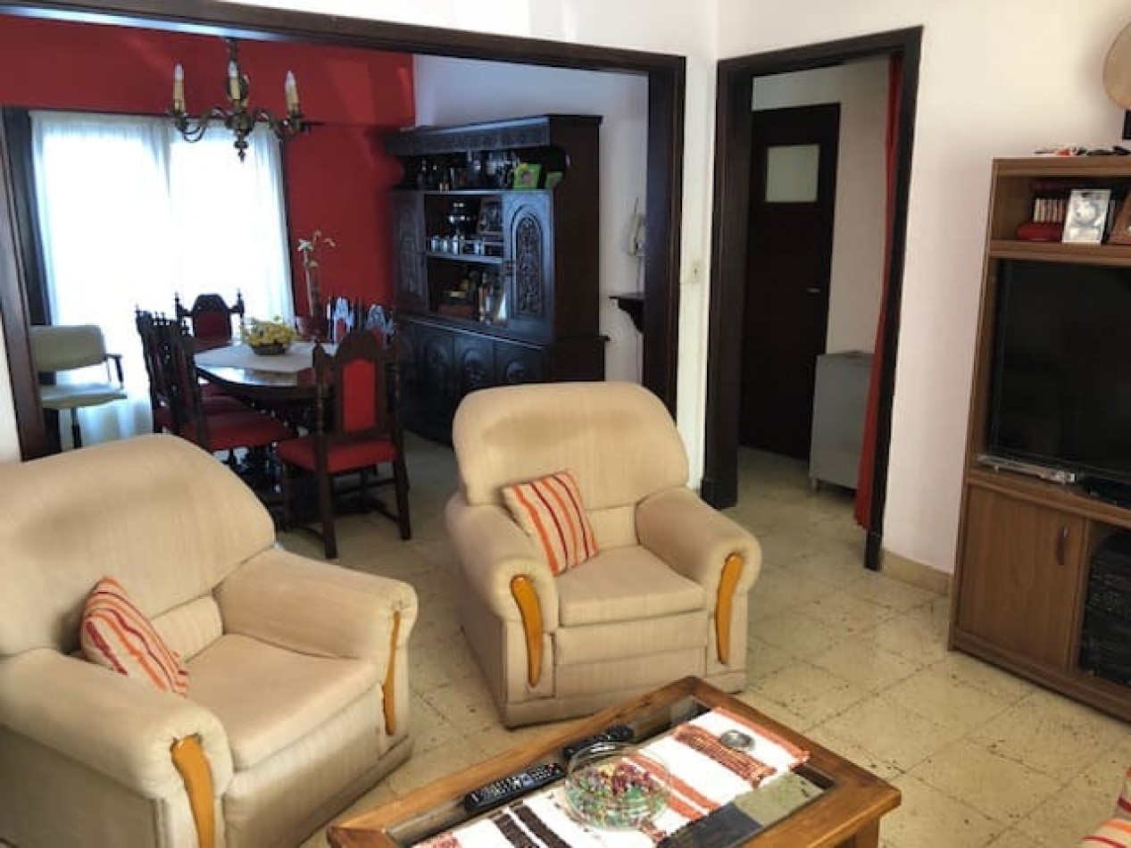 Chalet con departamento Independiente en Planta Alta Barrio Chauvin