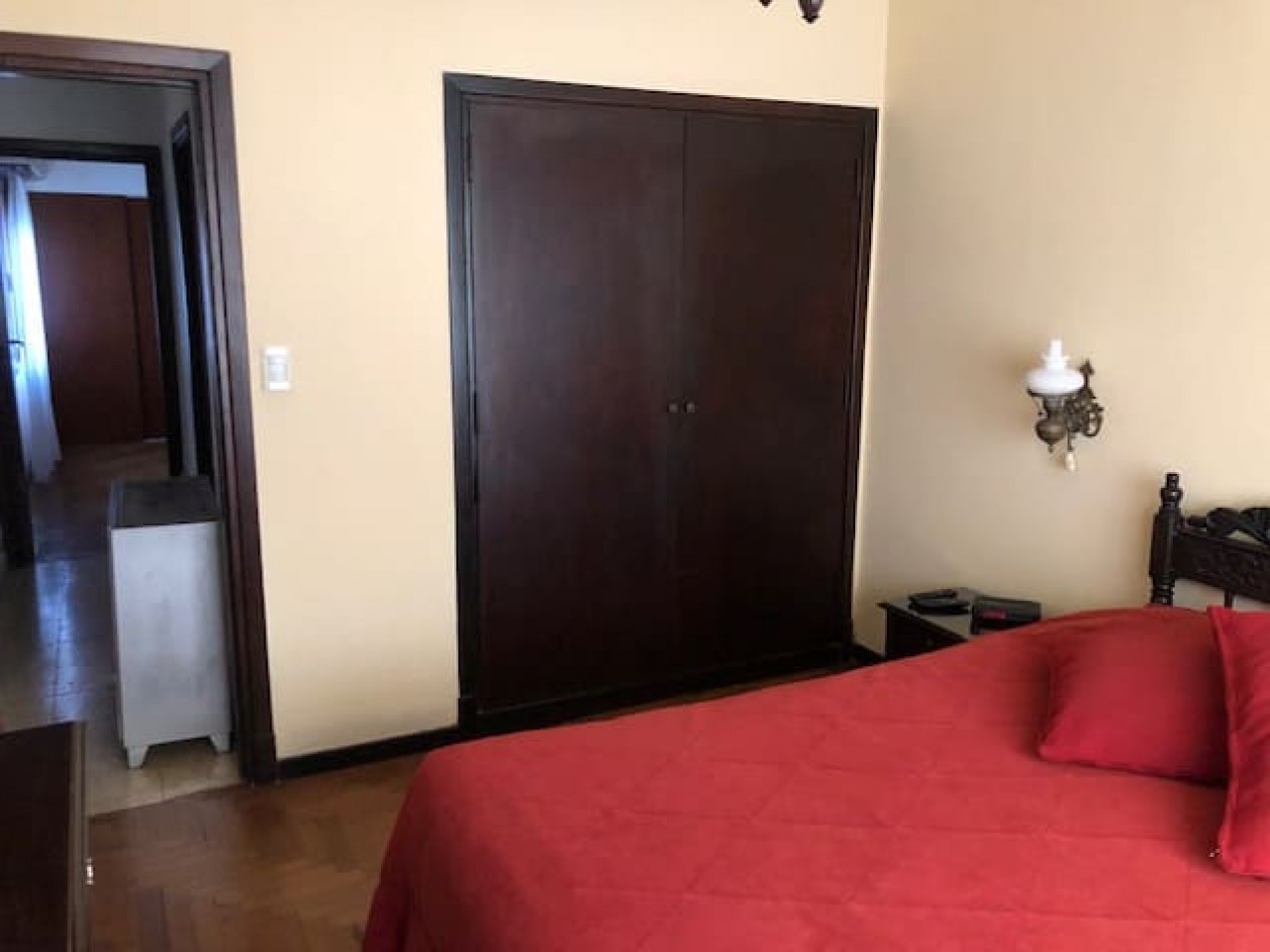 Chalet con departamento Independiente en Planta Alta Barrio Chauvin