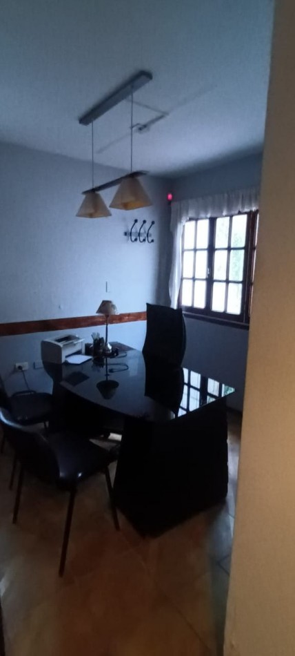 Oportunidad Casa 5 ambientes, ideal uso profesional La Perla