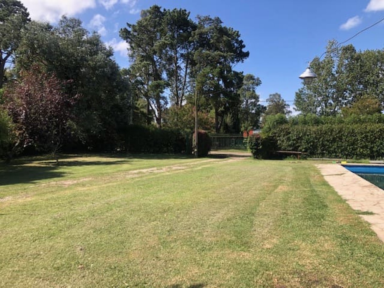 Amplia quinta con pileta, cancha de futbol y sector de sembrado  Batan