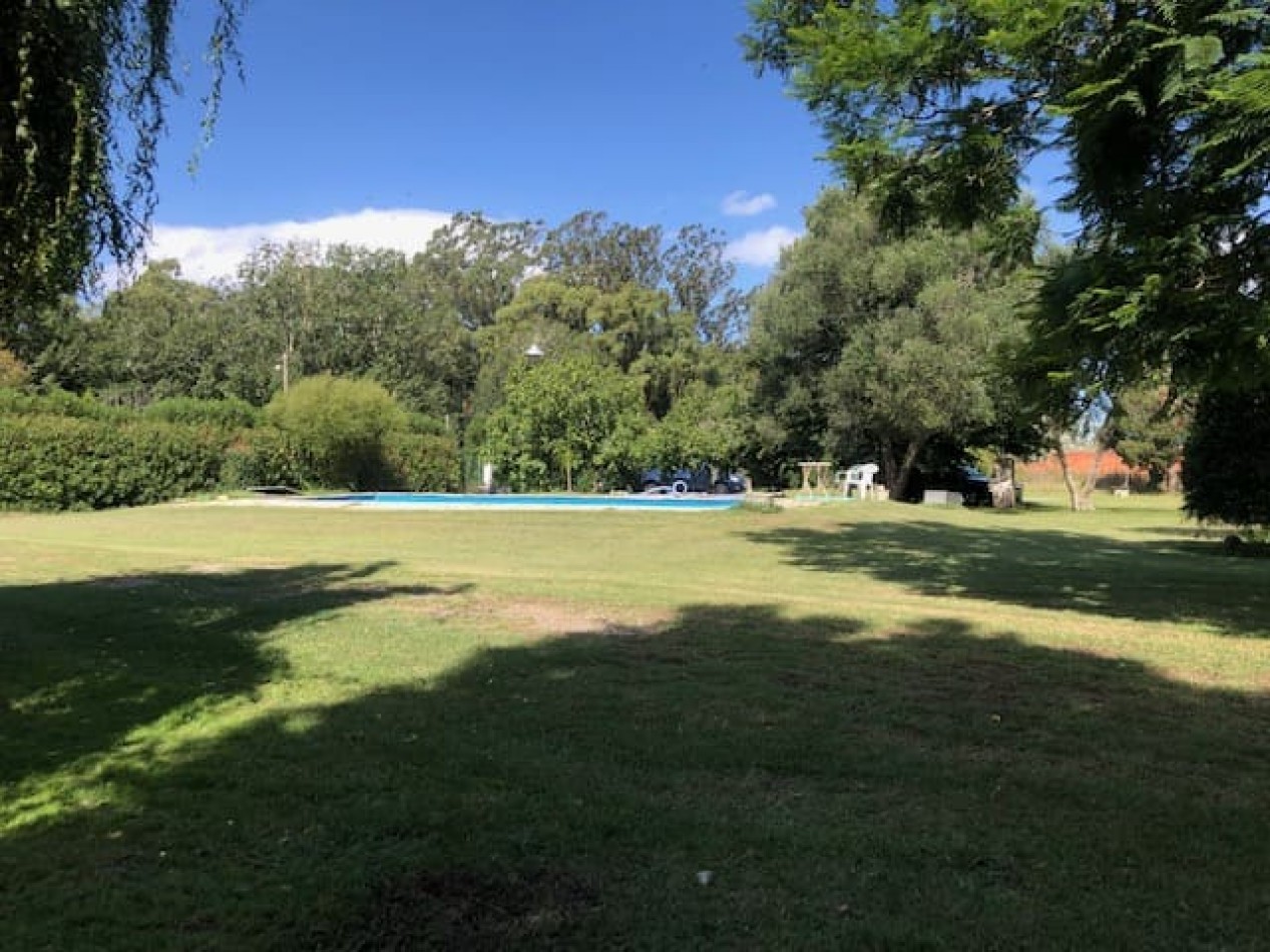 Amplia quinta con pileta, cancha de futbol y sector de sembrado  Batan