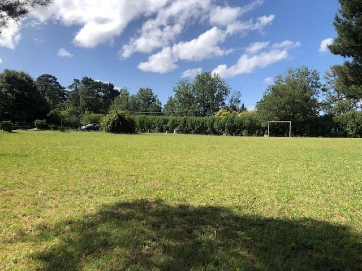 Amplia quinta con pileta, cancha de futbol y sector de sembrado  Batan