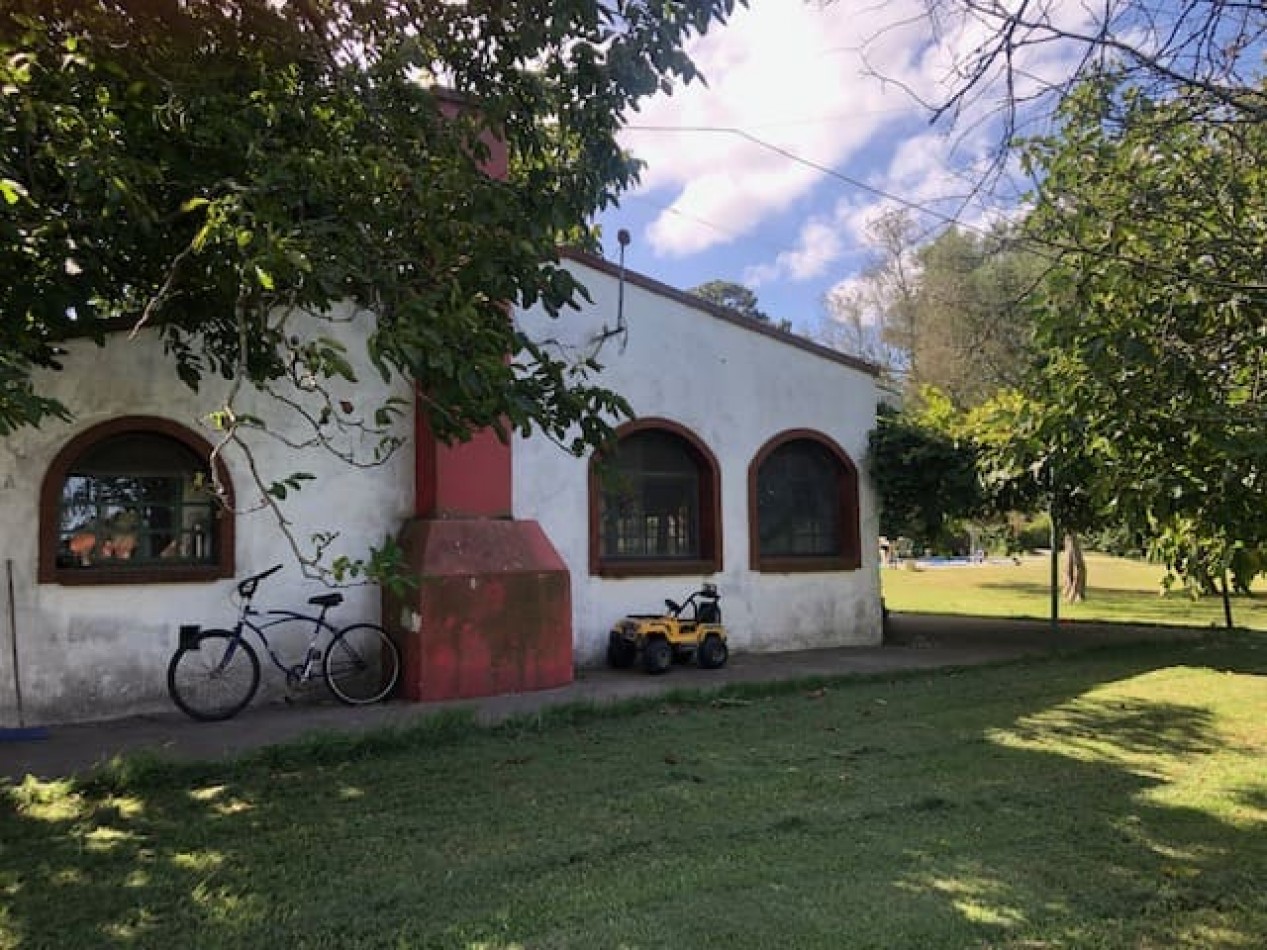 Amplia quinta con pileta, cancha de futbol y sector de sembrado  Batan