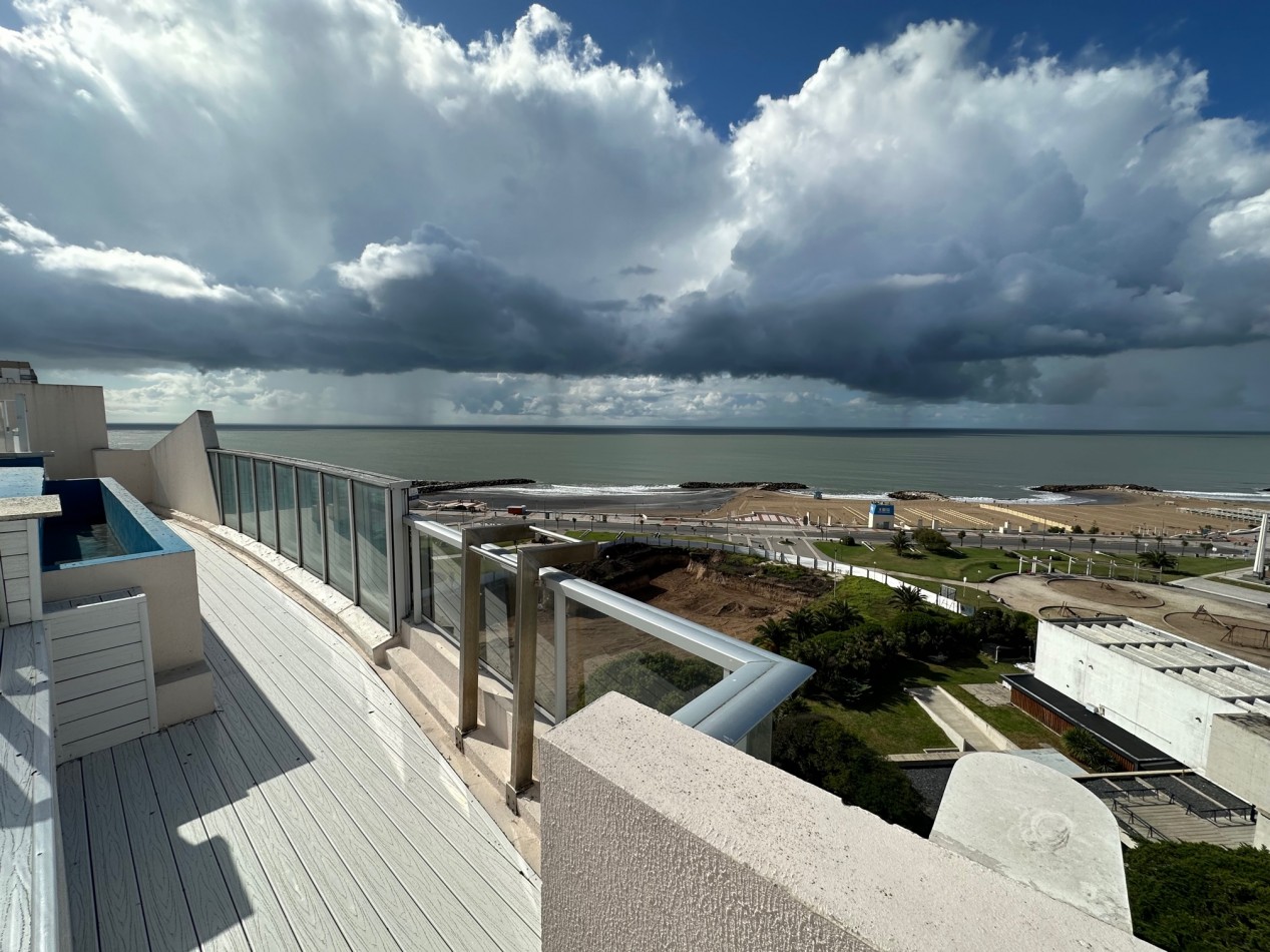 Venta amplio Semipiso con amenities y vista al mar