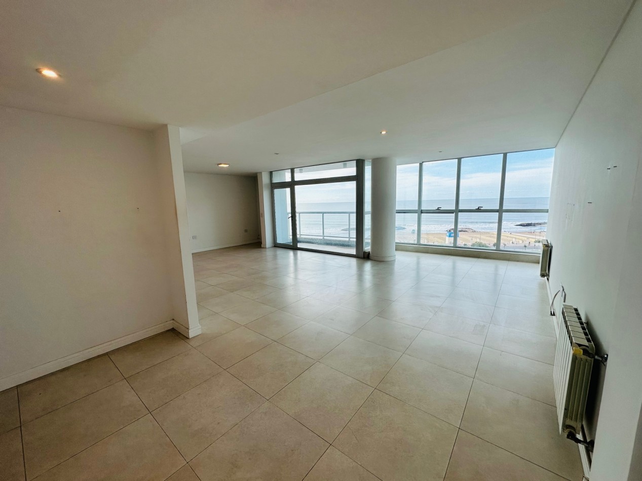 Venta amplio Semipiso con amenities y vista al mar