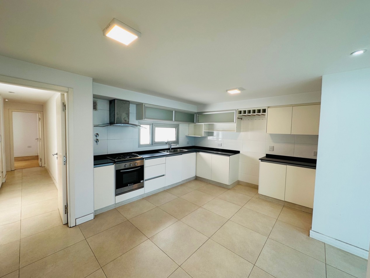 Venta amplio Semipiso con amenities y vista al mar