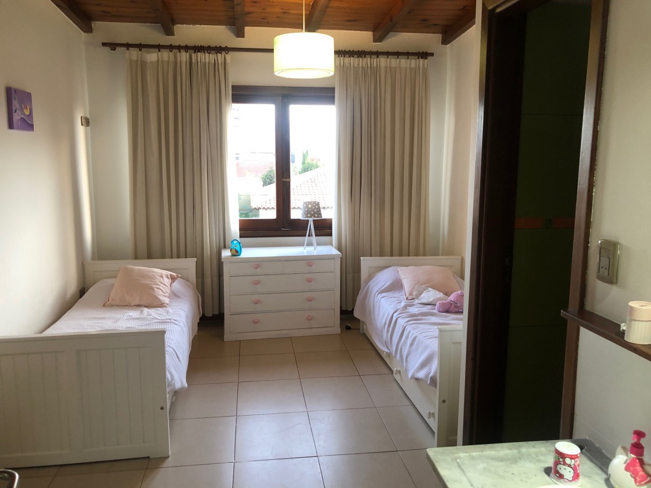 Amplia Casa 5 Ambientes parque y piscina Playa Grande