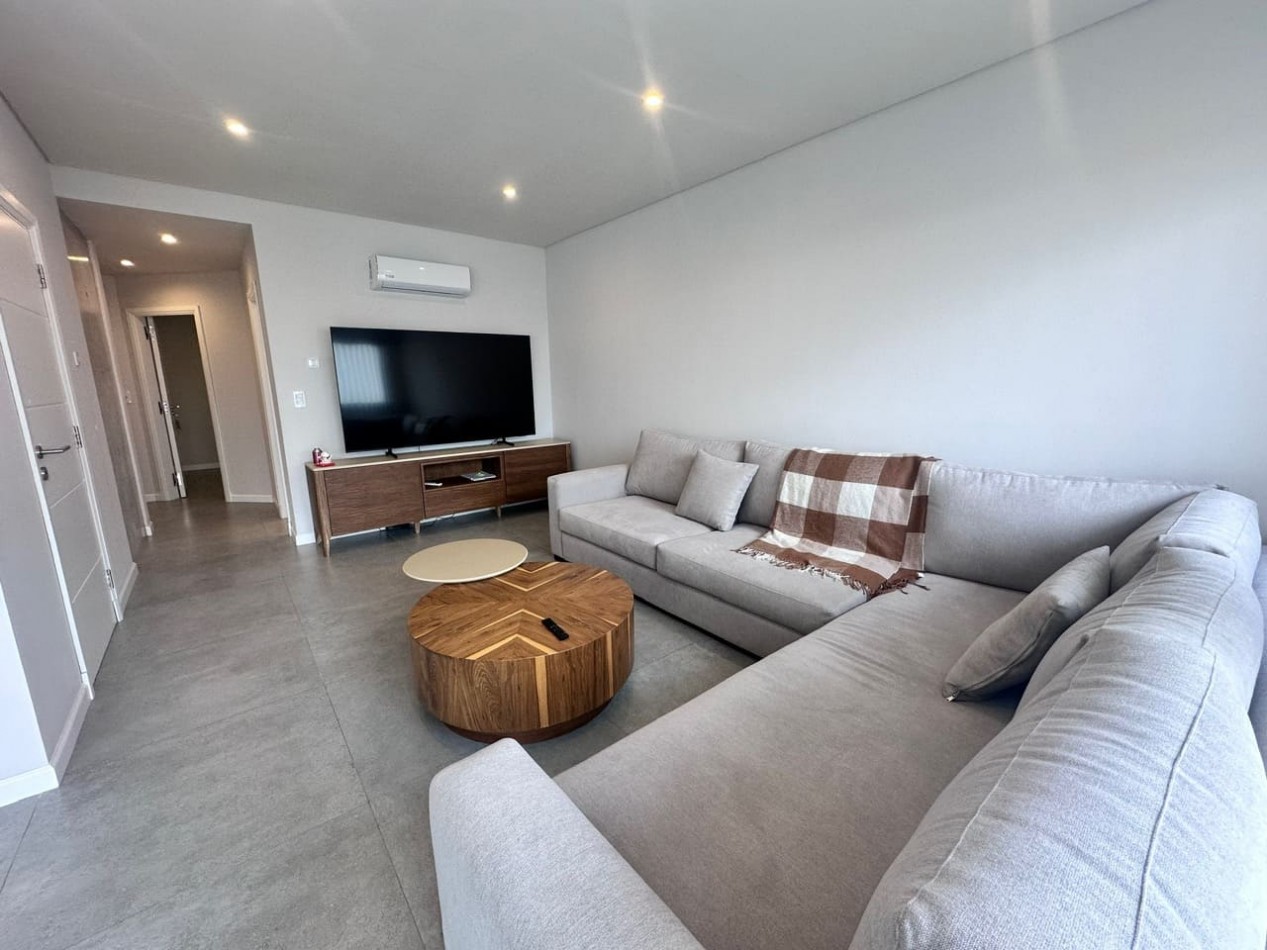 Piso moderno 4 ambientes, cochera y terraza privada Guemes