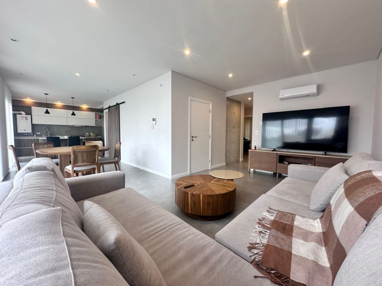 Piso moderno 4 ambientes, cochera y terraza privada Guemes