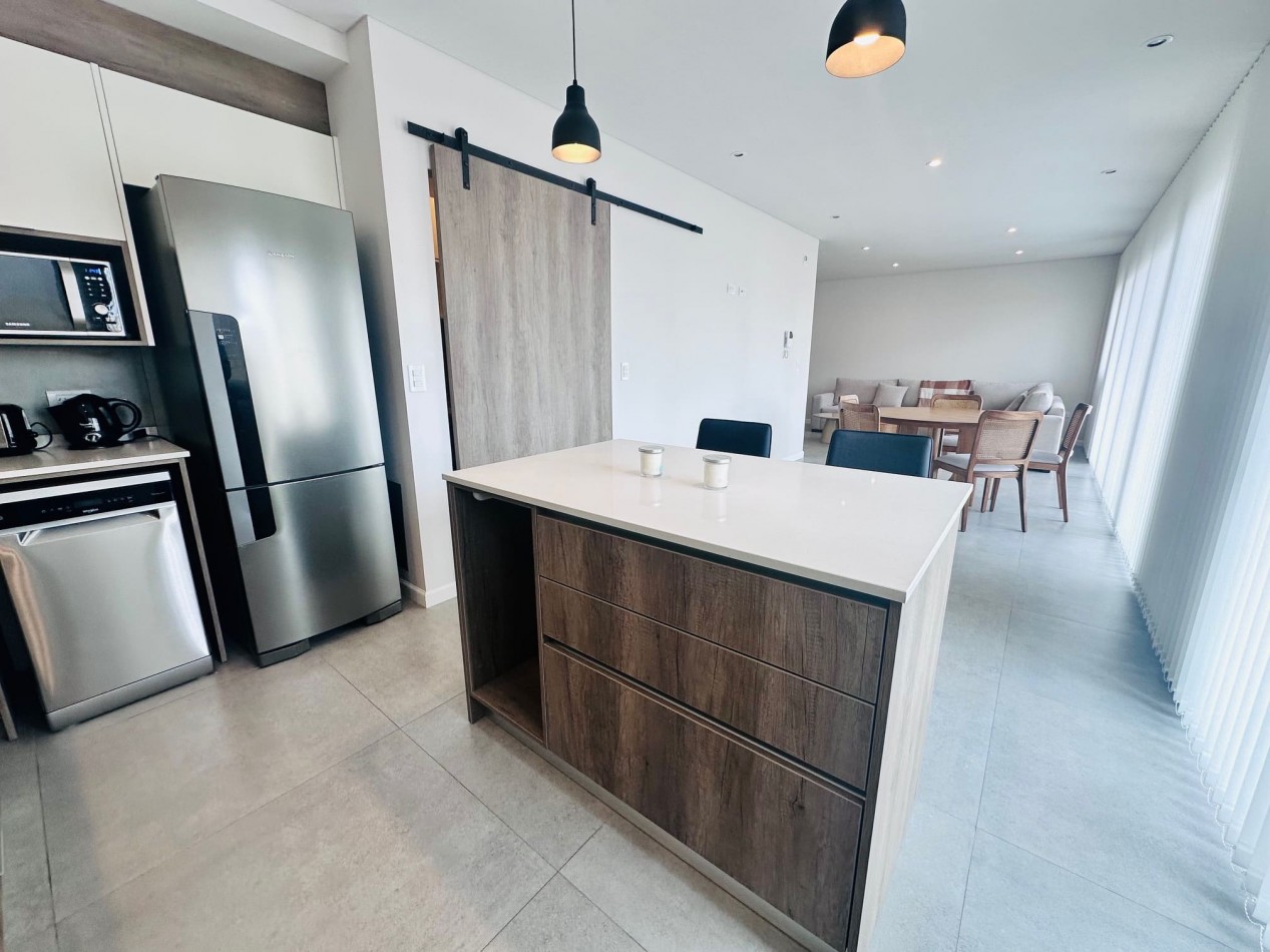 Piso moderno 4 ambientes, cochera y terraza privada Guemes