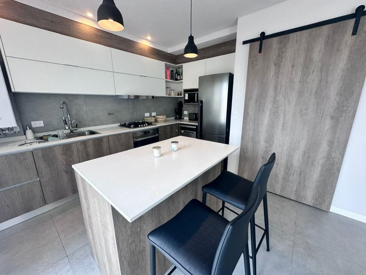 Piso moderno 4 ambientes, cochera y terraza privada Guemes