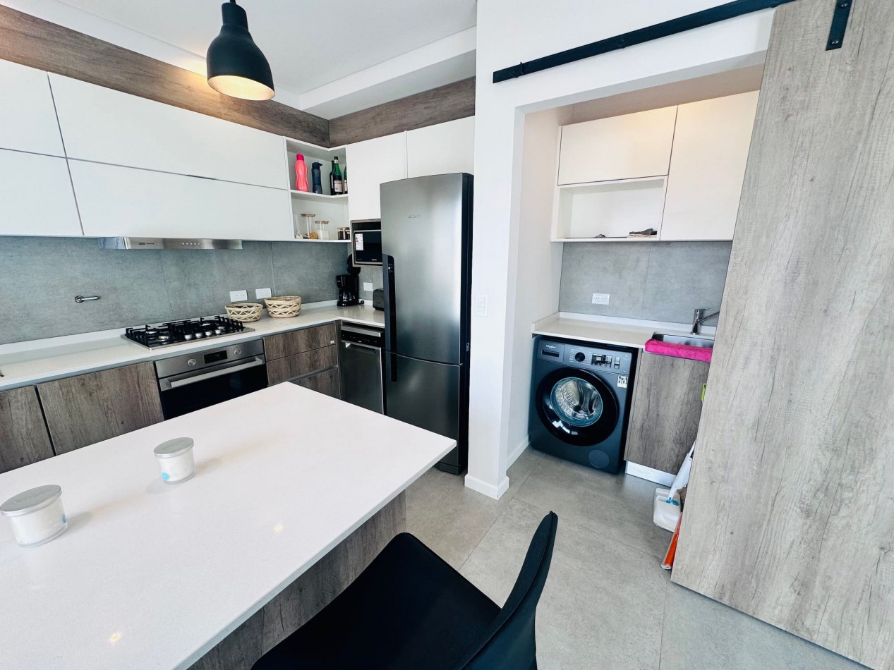 Piso moderno 4 ambientes, cochera y terraza privada Guemes