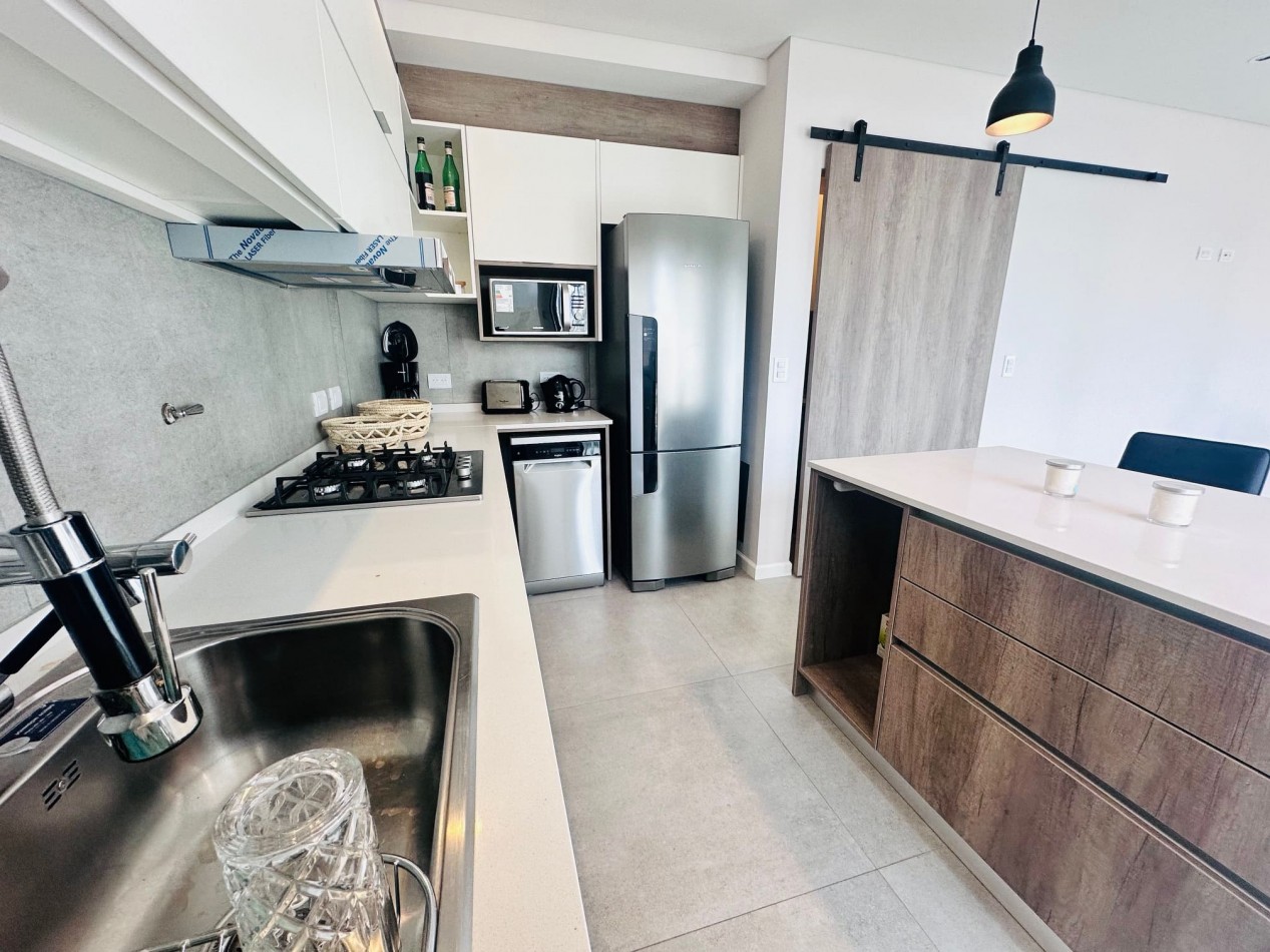 Piso moderno 4 ambientes, cochera y terraza privada Guemes