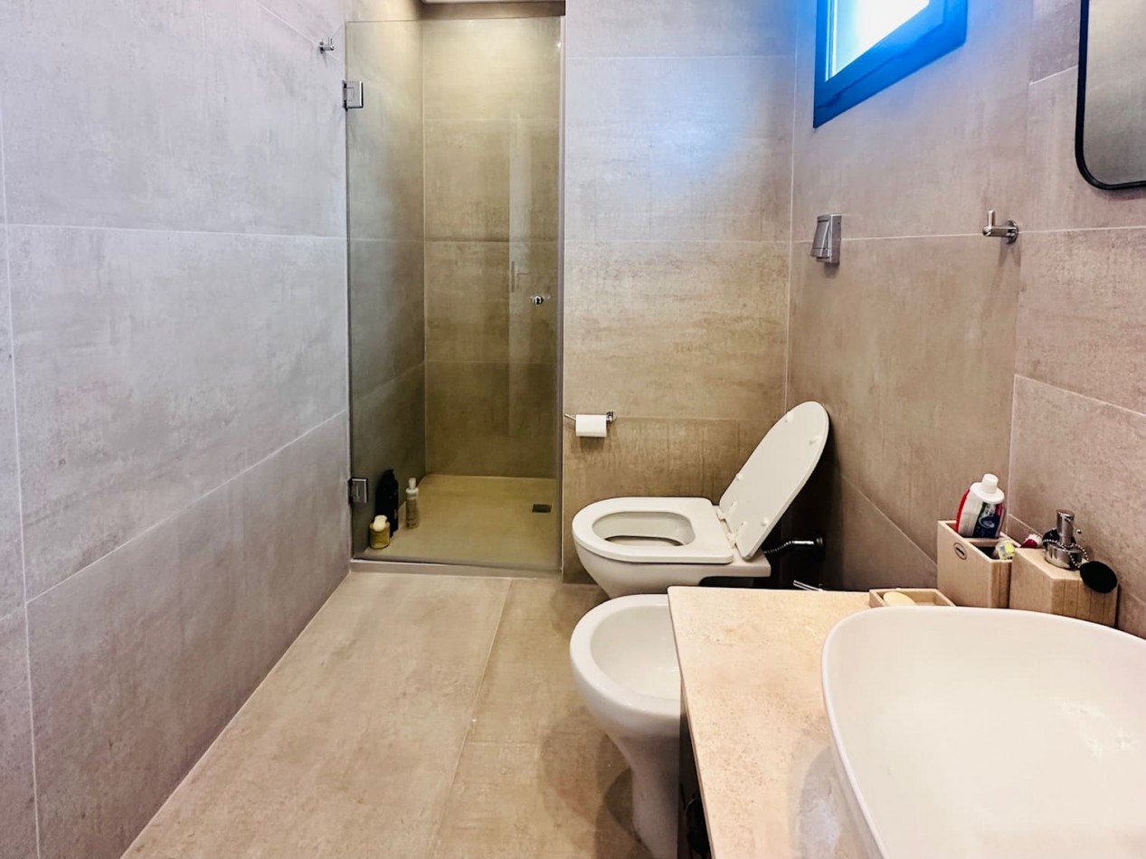 Piso moderno 4 ambientes, cochera y terraza privada Guemes