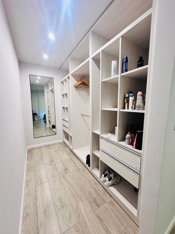 Piso moderno 4 ambientes, cochera y terraza privada Guemes