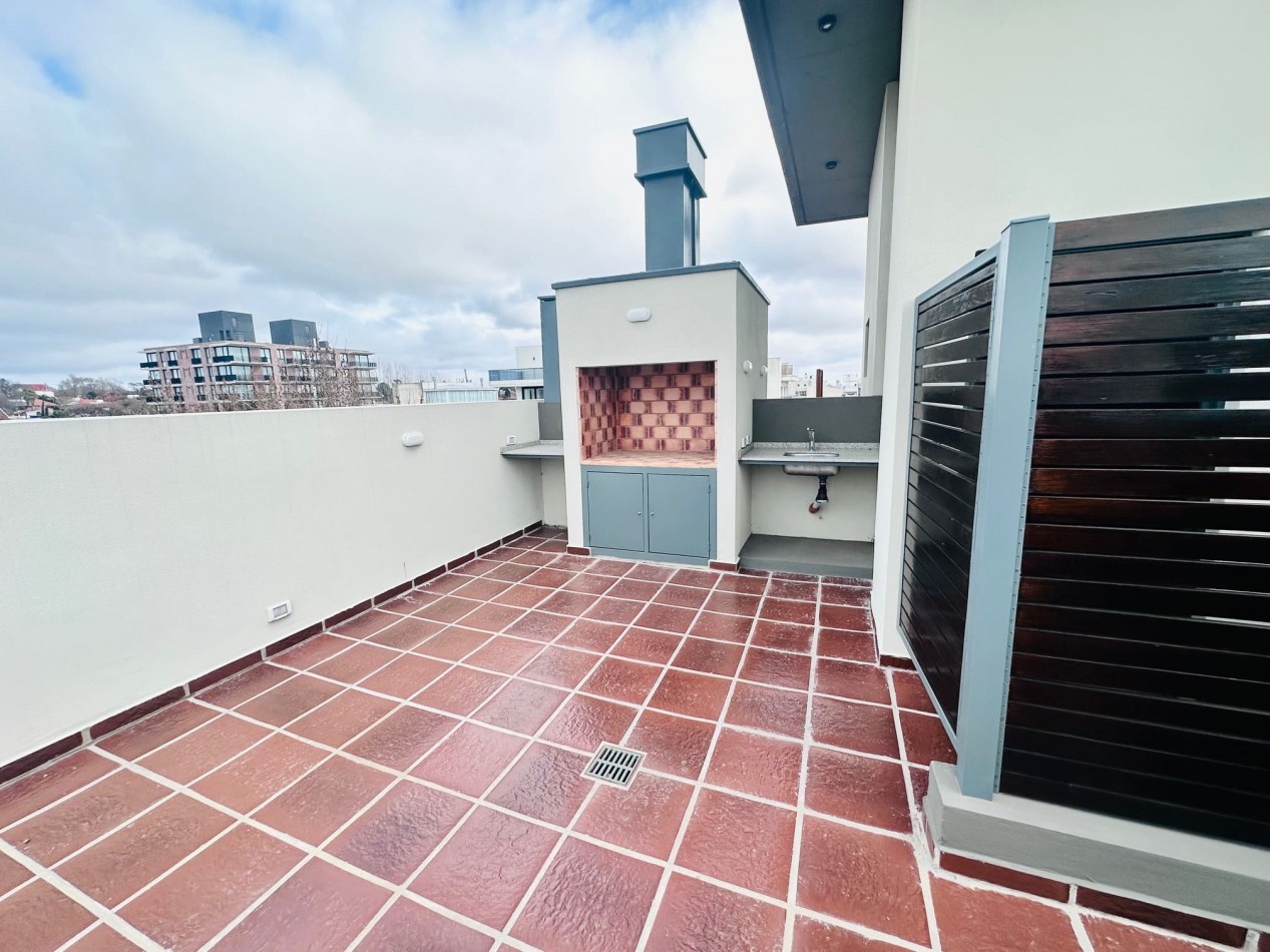 Piso moderno 4 ambientes, cochera y terraza privada Guemes