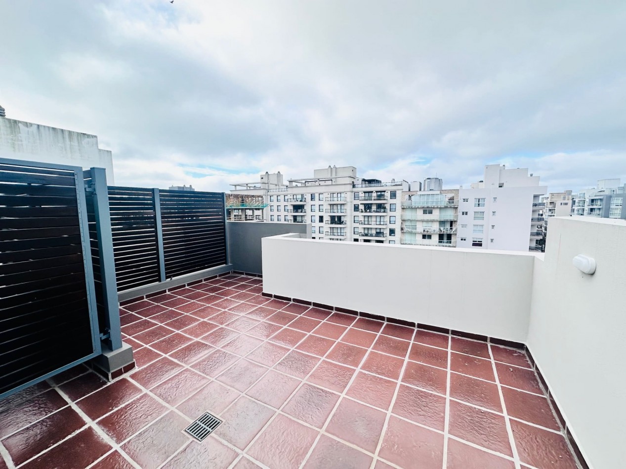 Piso moderno 4 ambientes, cochera y terraza privada Guemes