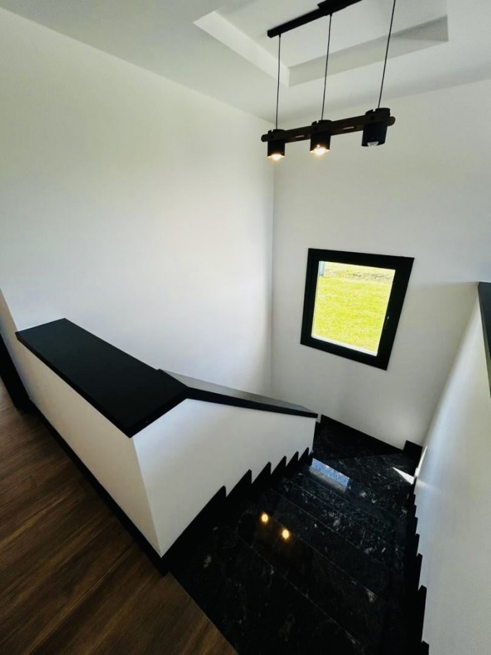 Amplia Casa contemporanea a estrenar Barrio Privado Arenas Chico