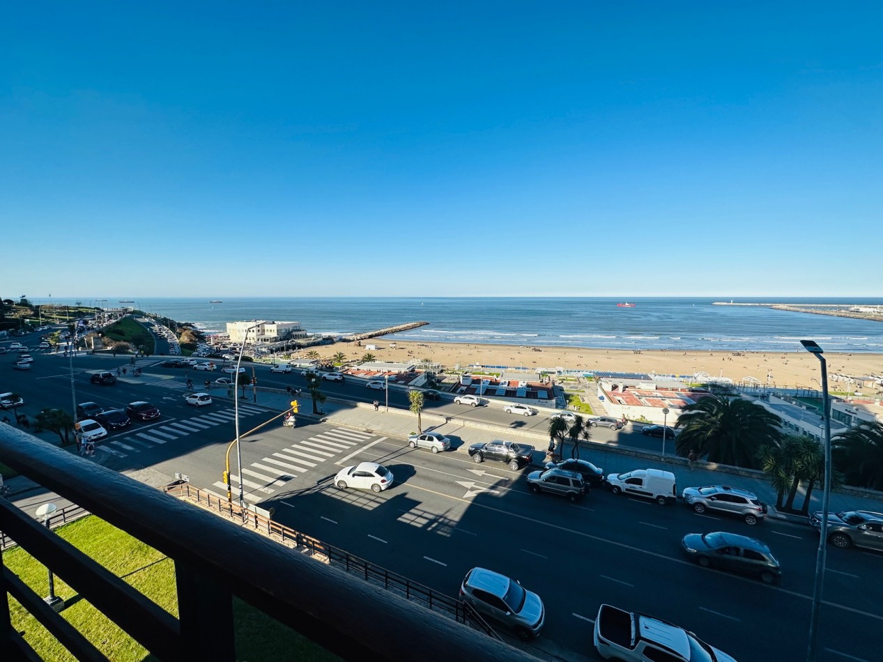 Departamento 3 ambientes mas dependencia, 2 Cocheras vista frente al mar Playa Grande