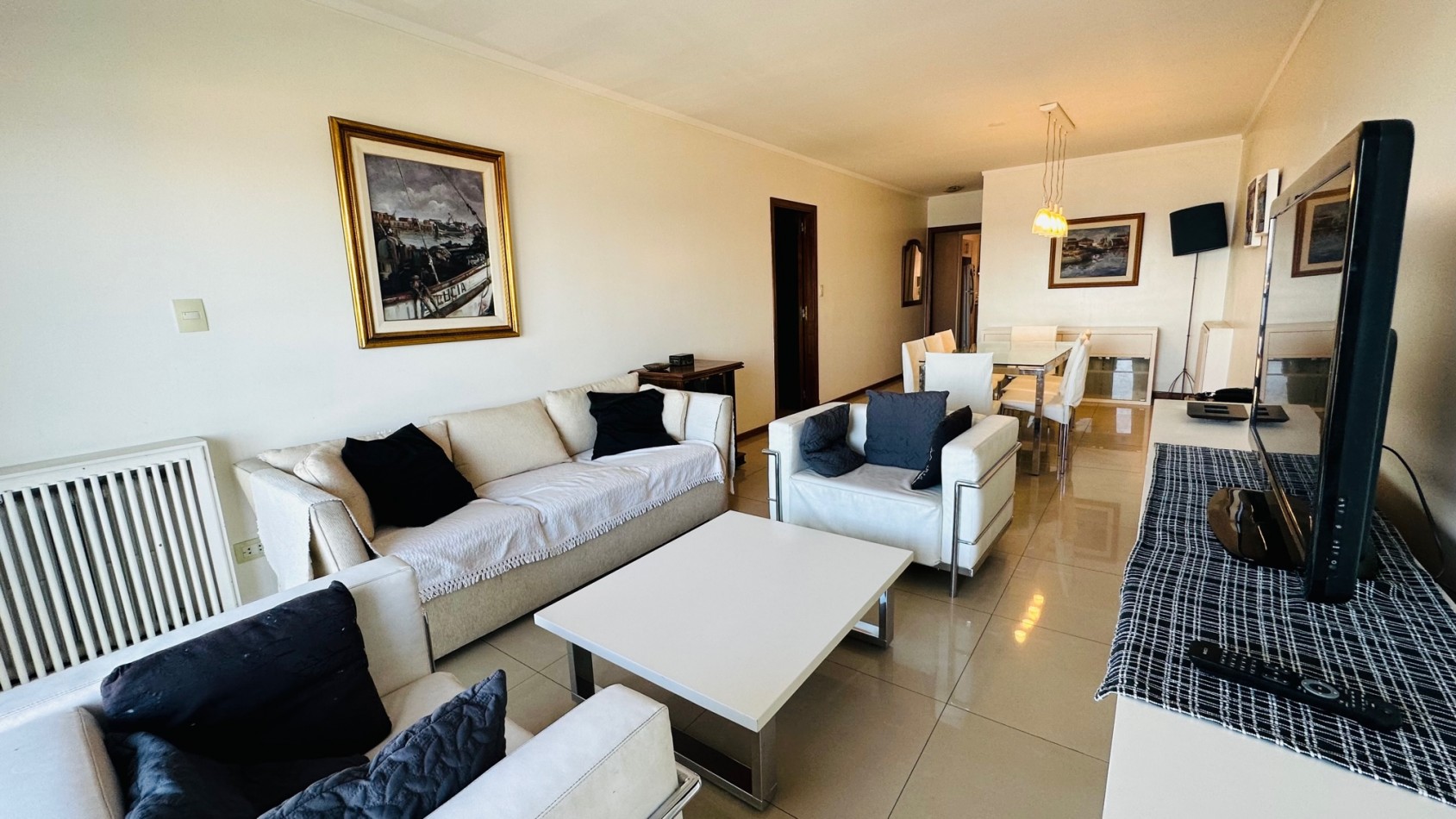Departamento 3 ambientes mas dependencia, 2 Cocheras vista frente al mar Playa Grande