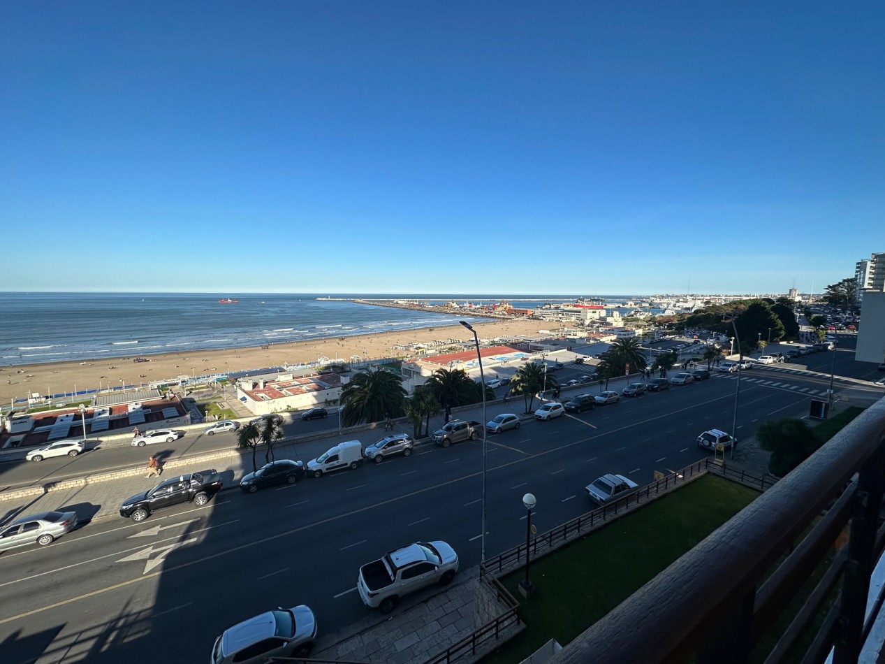 Departamento 3 ambientes mas dependencia, 2 Cocheras vista frente al mar Playa Grande