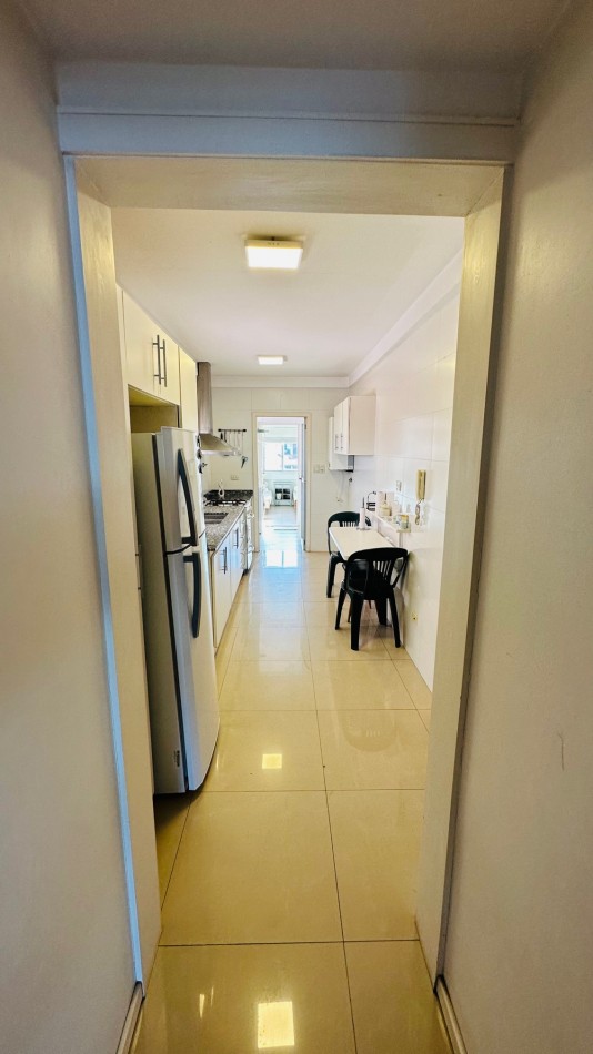 Departamento 3 ambientes mas dependencia, 2 Cocheras vista frente al mar Playa Grande