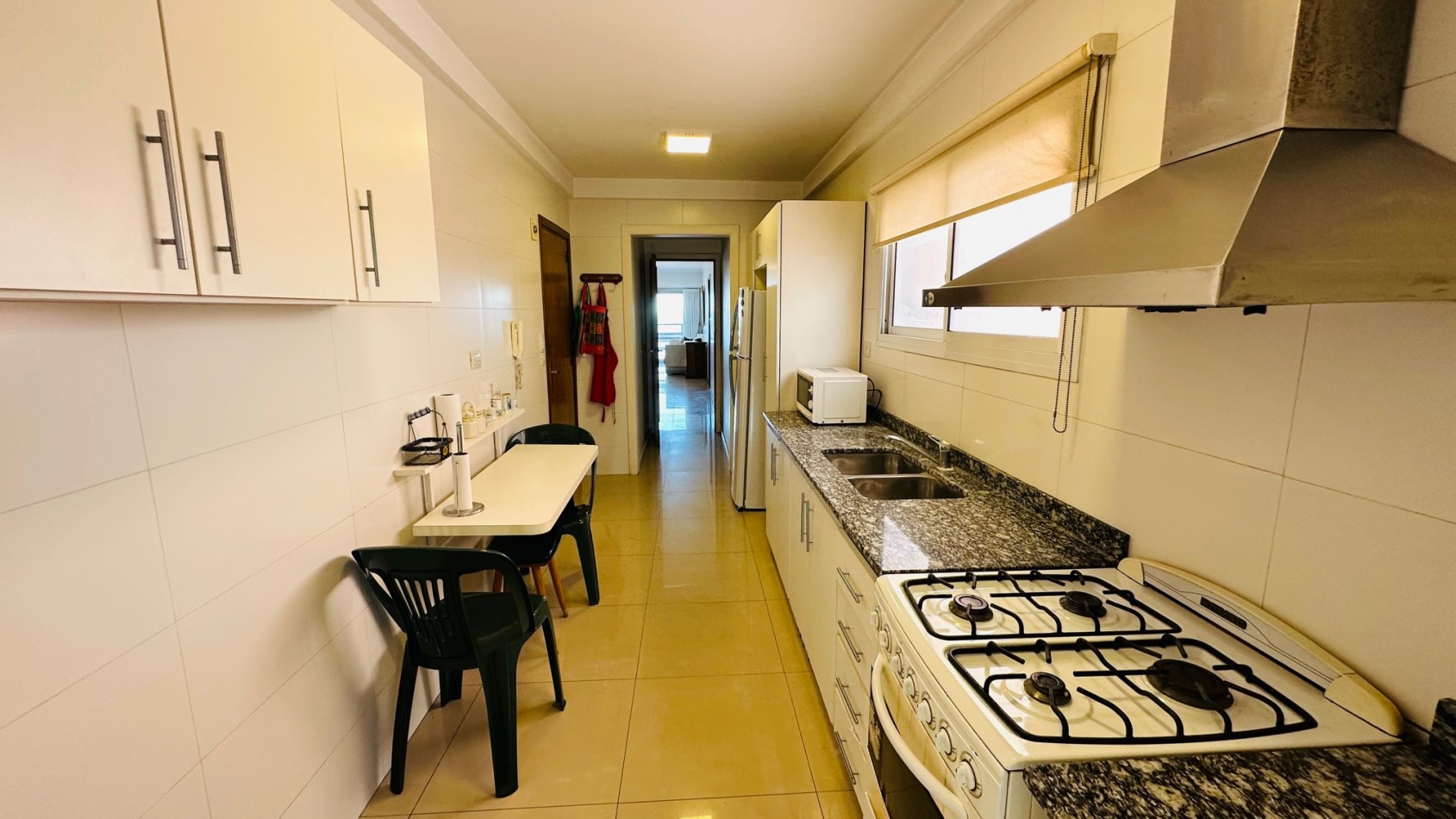 Departamento 3 ambientes mas dependencia, 2 Cocheras vista frente al mar Playa Grande