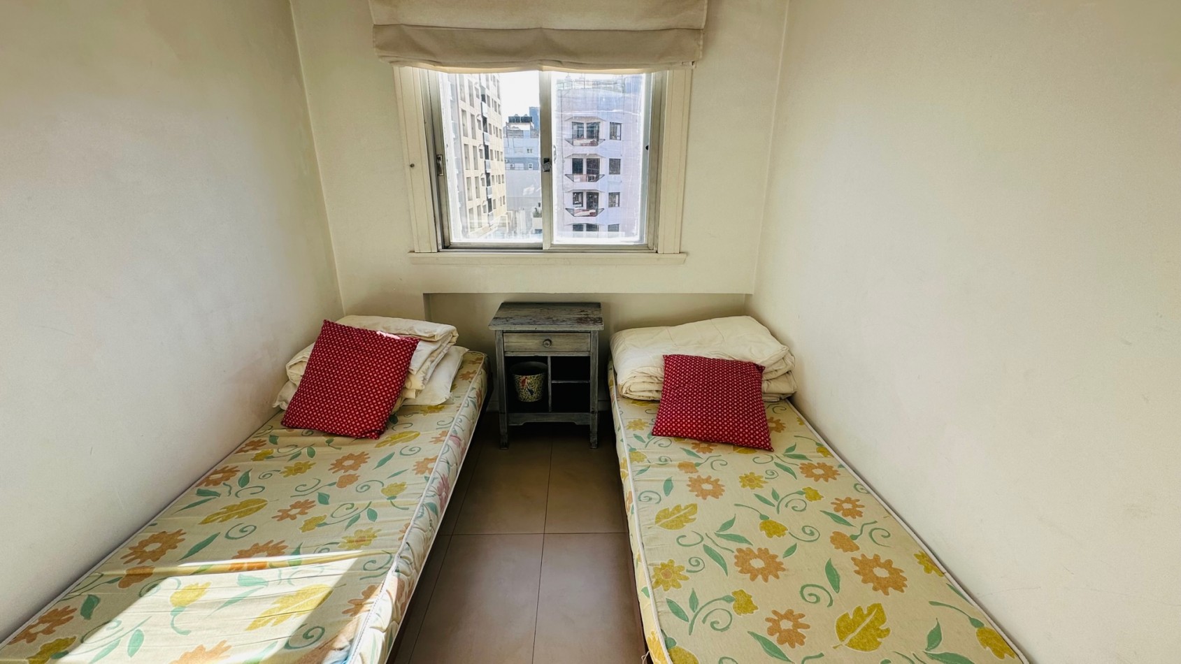 Departamento 3 ambientes mas dependencia, 2 Cocheras vista frente al mar Playa Grande