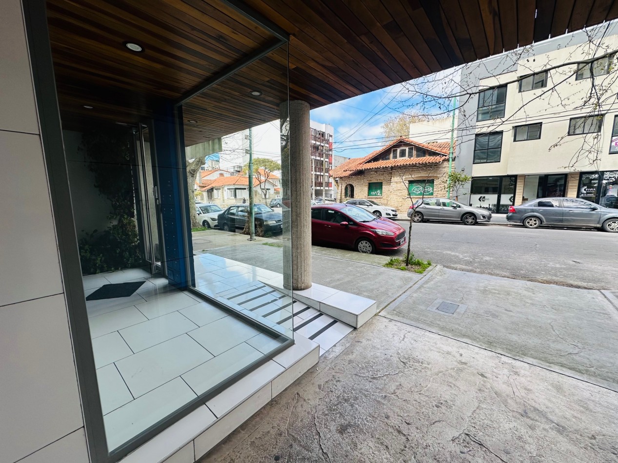 Oficina moderna en Semipiso con cochera doble y baulera Paseo Aldrey