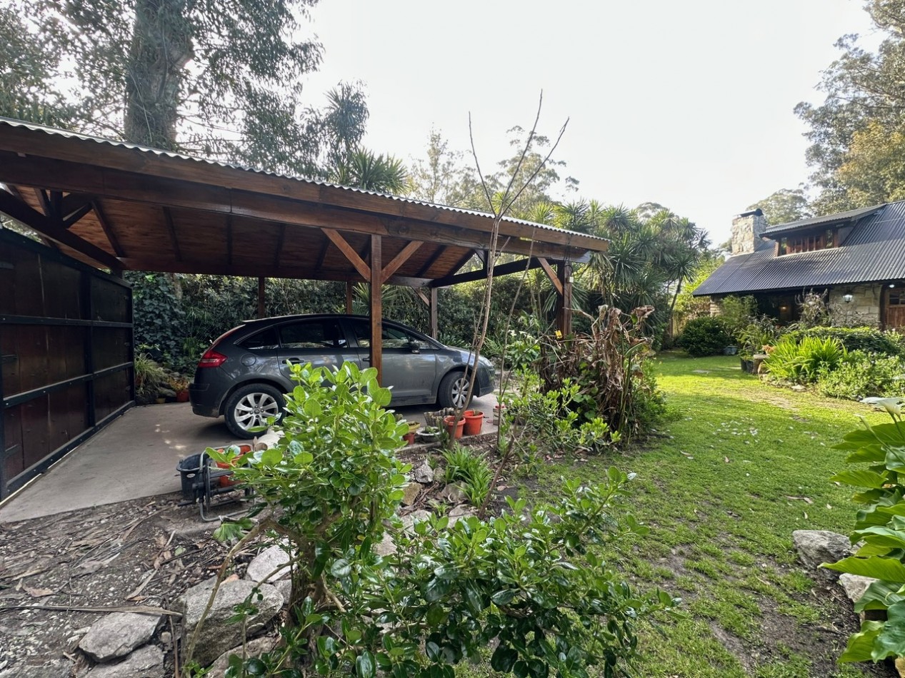 Casa desarrollada sobre dos amplios lotes Bosque P. Ramos
