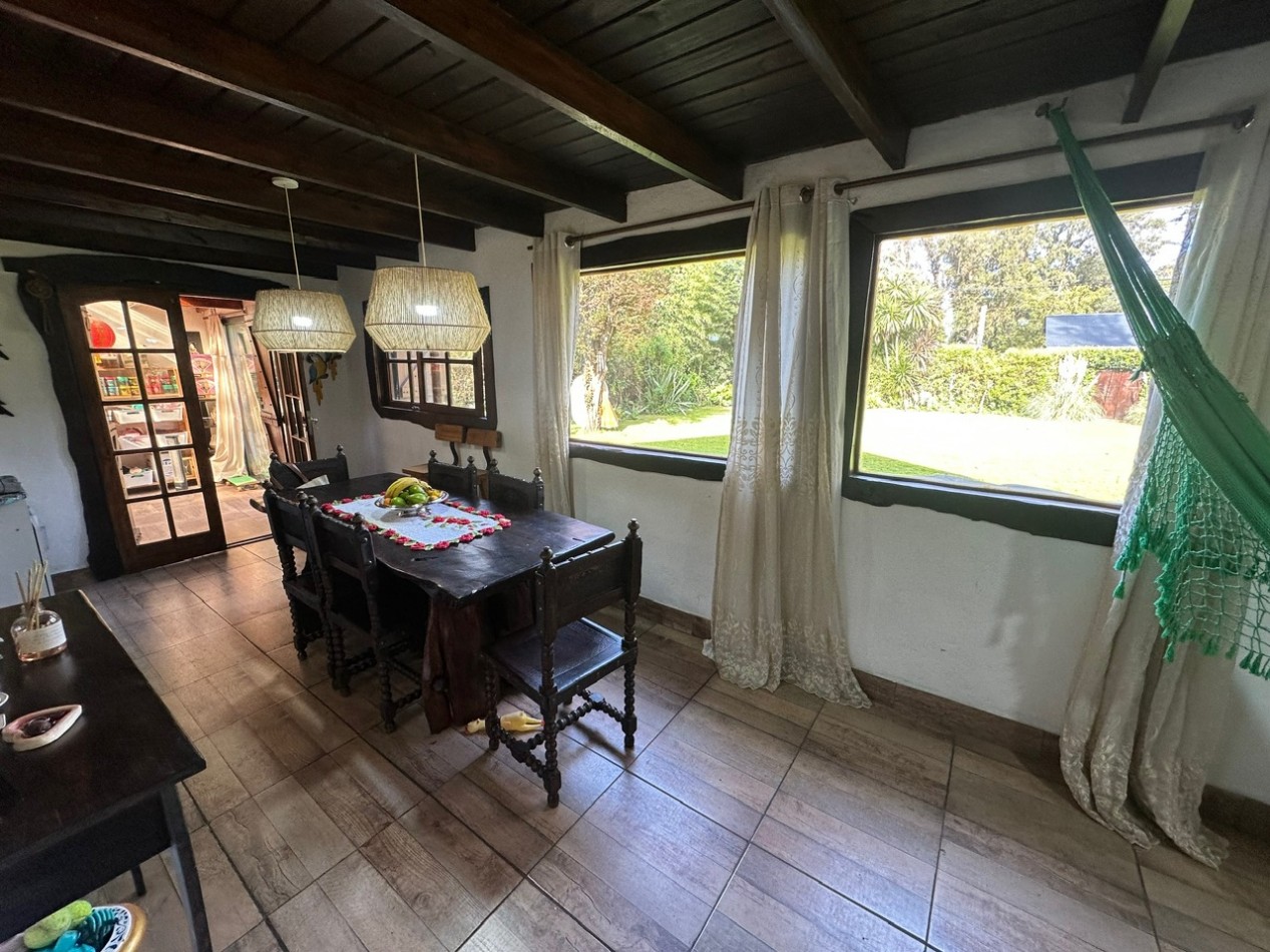 Casa desarrollada sobre dos amplios lotes Bosque P. Ramos
