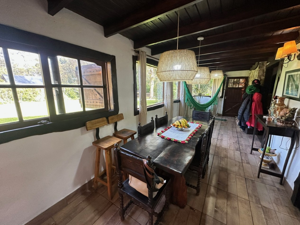 Casa desarrollada sobre dos amplios lotes Bosque P. Ramos