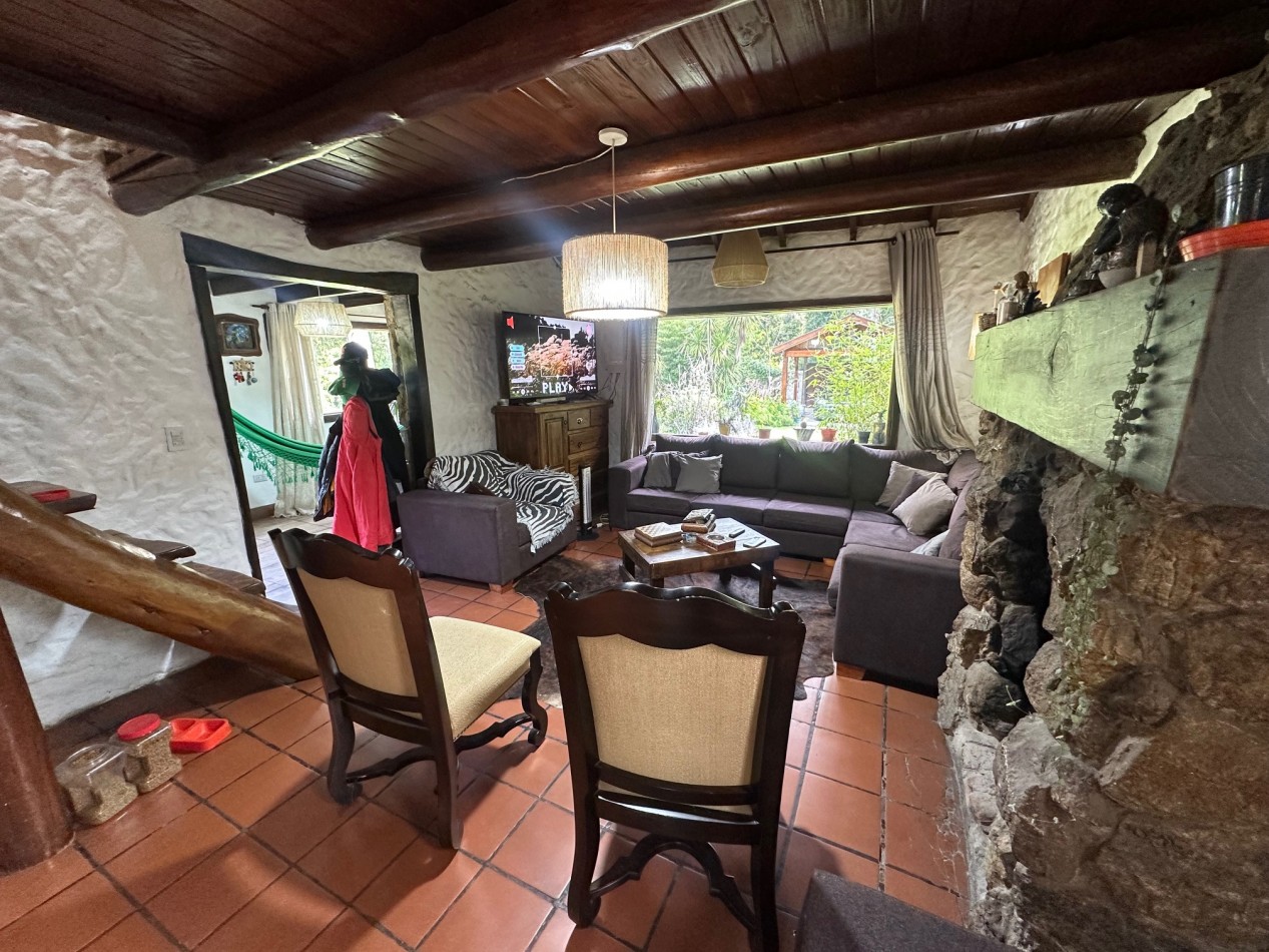 Casa desarrollada sobre dos amplios lotes Bosque P. Ramos