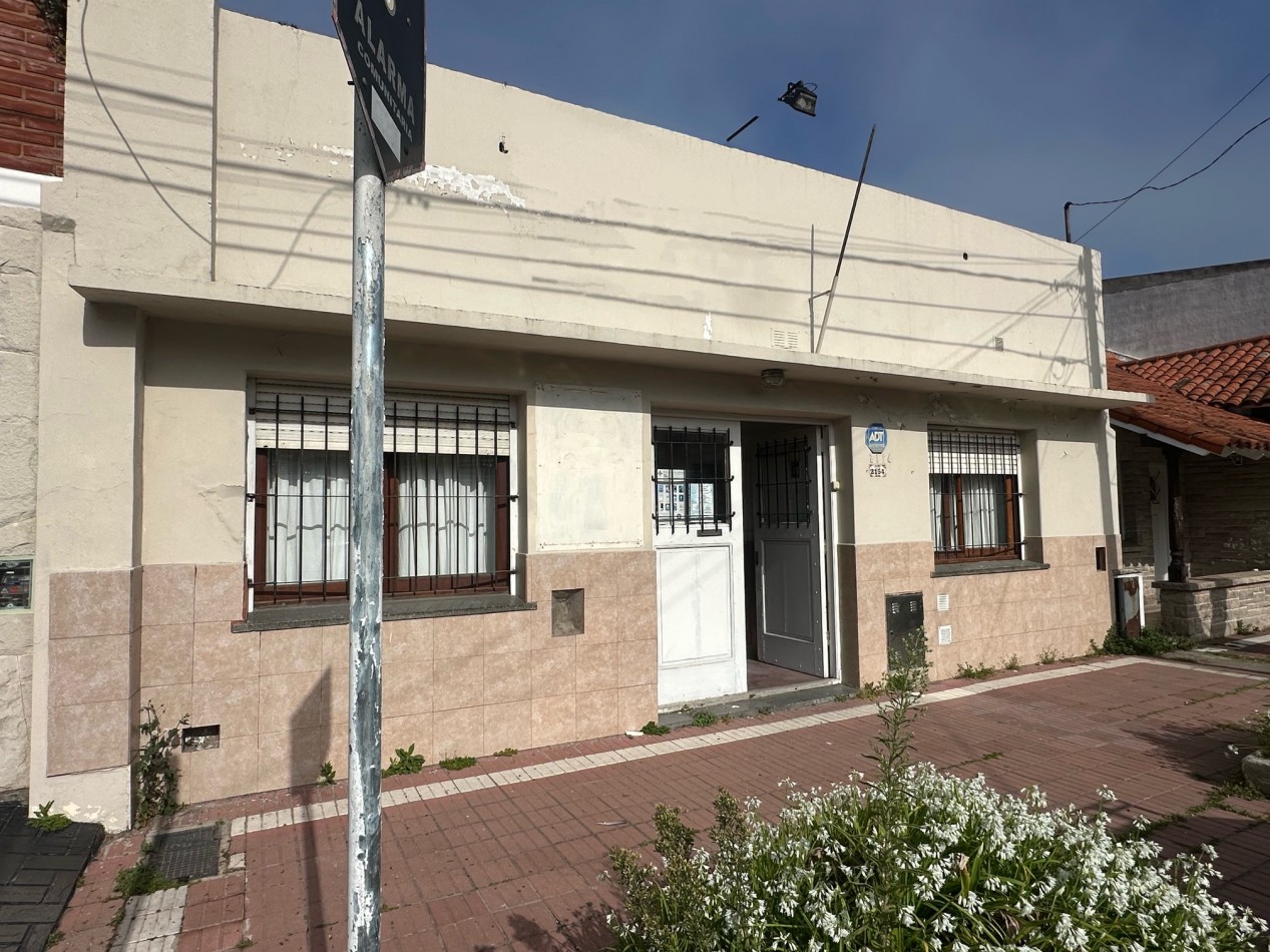 Amplia propiedad uso comercial-institucion-profesional