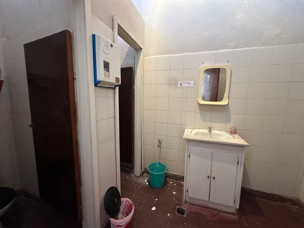 Amplia propiedad uso comercial-institucion-profesional