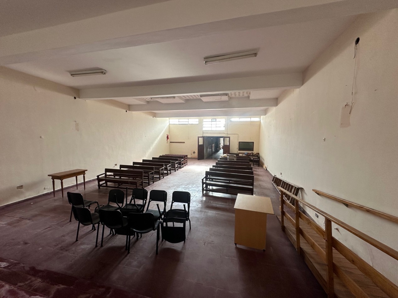 Amplia propiedad uso comercial-institucion-profesional