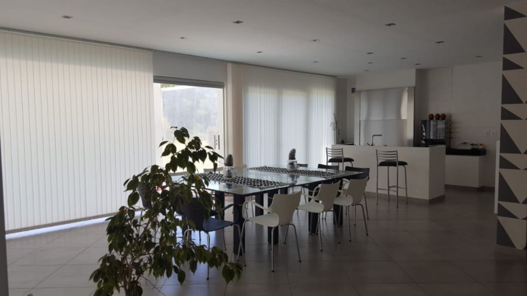 Amplia Casa sobre Lote unico de 1250 mts2 barrio privado Rumenco