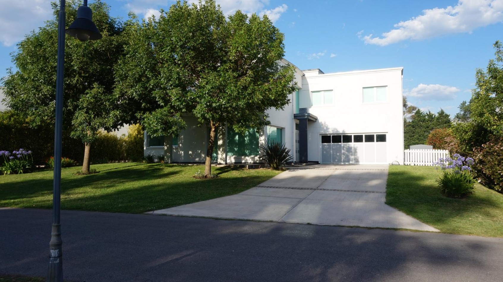 Amplia Casa sobre Lote unico de 1250 mts2 barrio privado Rumenco