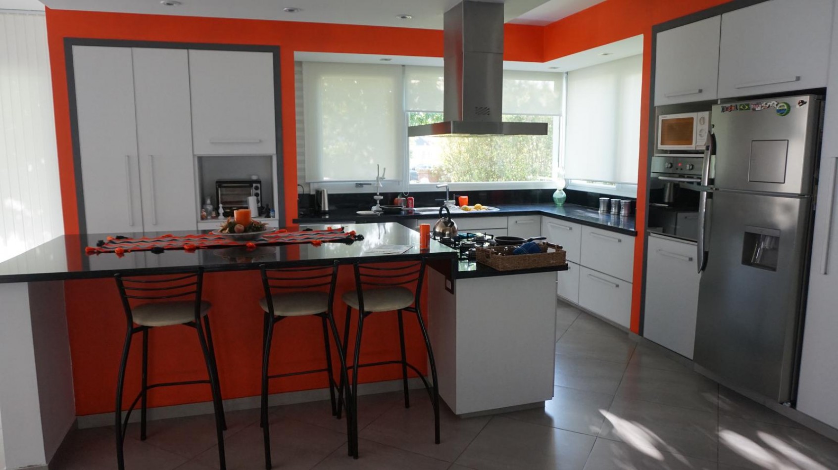 Amplia Casa sobre Lote unico de 1250 mts2 barrio privado Rumenco