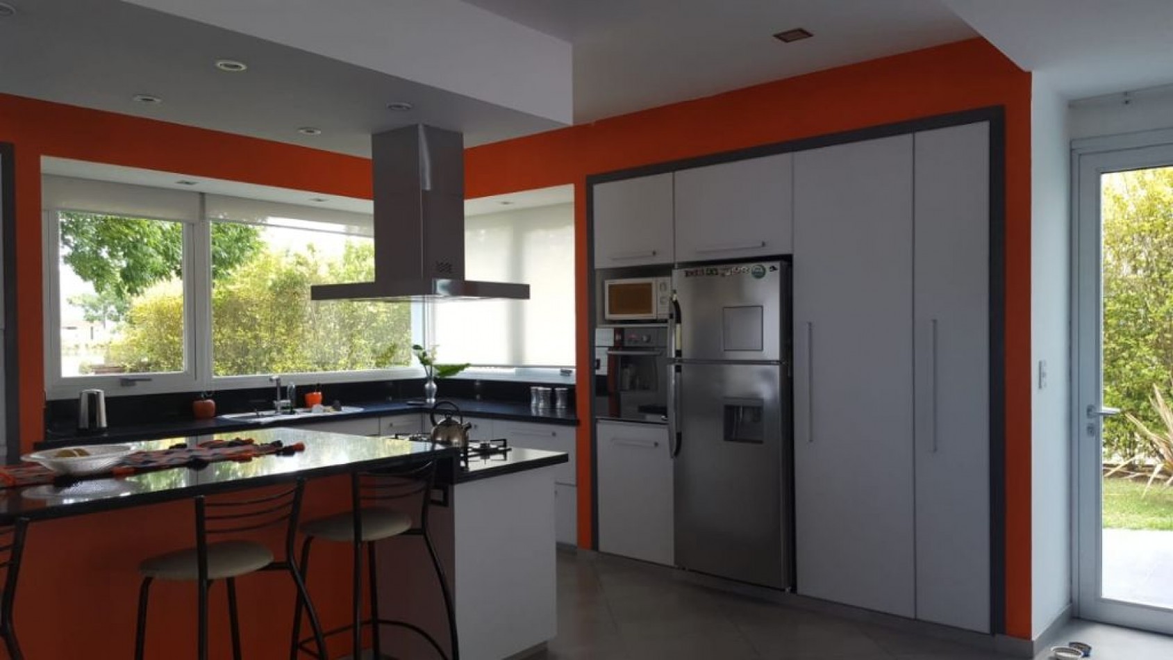 Amplia Casa sobre Lote unico de 1250 mts2 barrio privado Rumenco