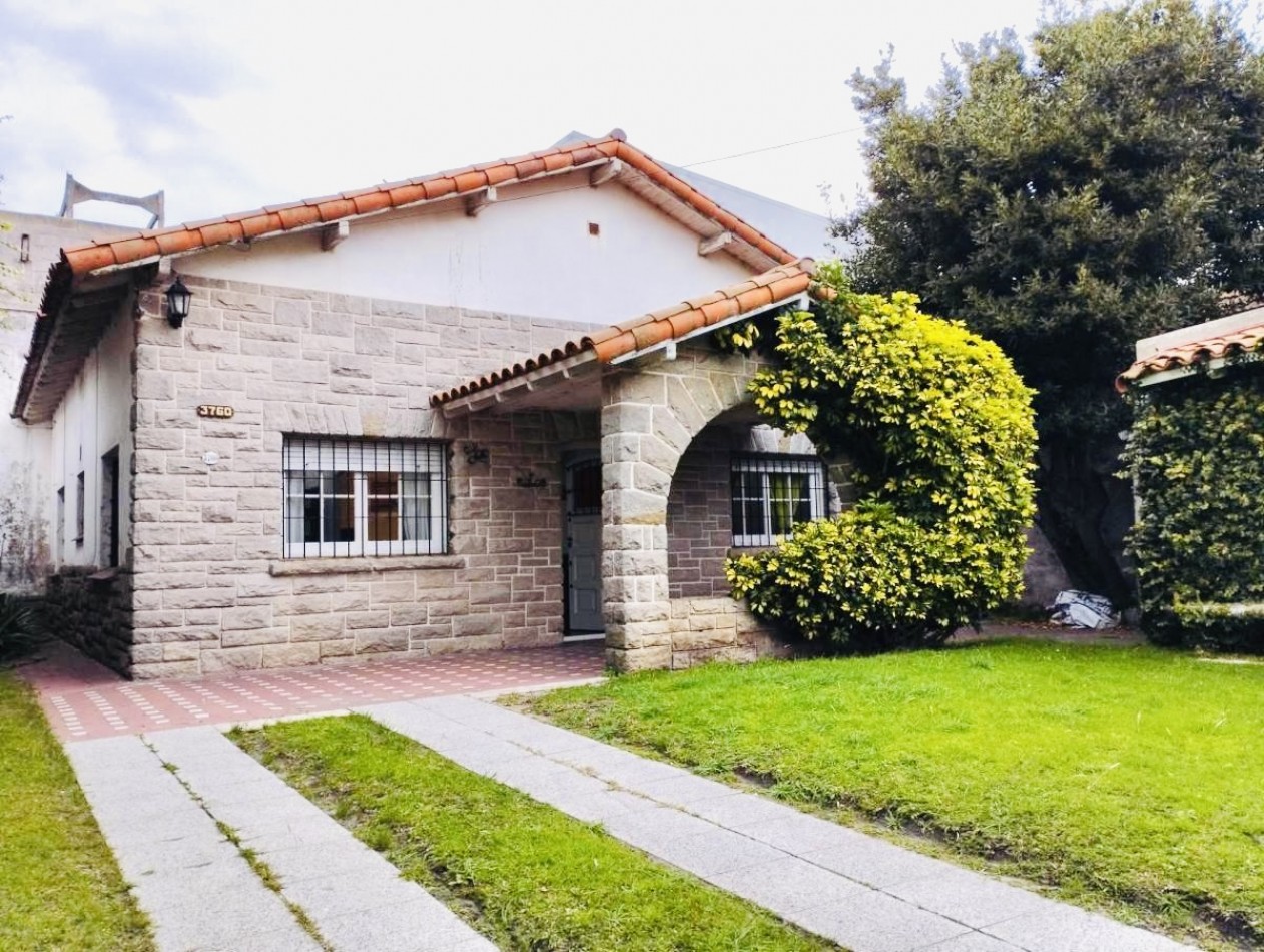 Chalet de estilo Marplatense barrio Parque Luro a metros del mar