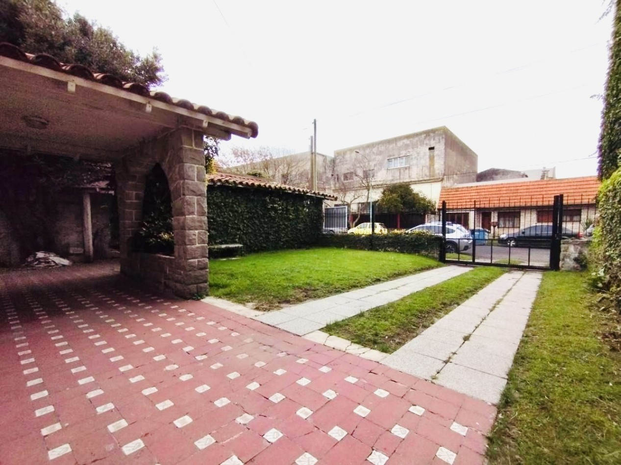 Chalet de estilo Marplatense barrio Parque Luro a metros del mar