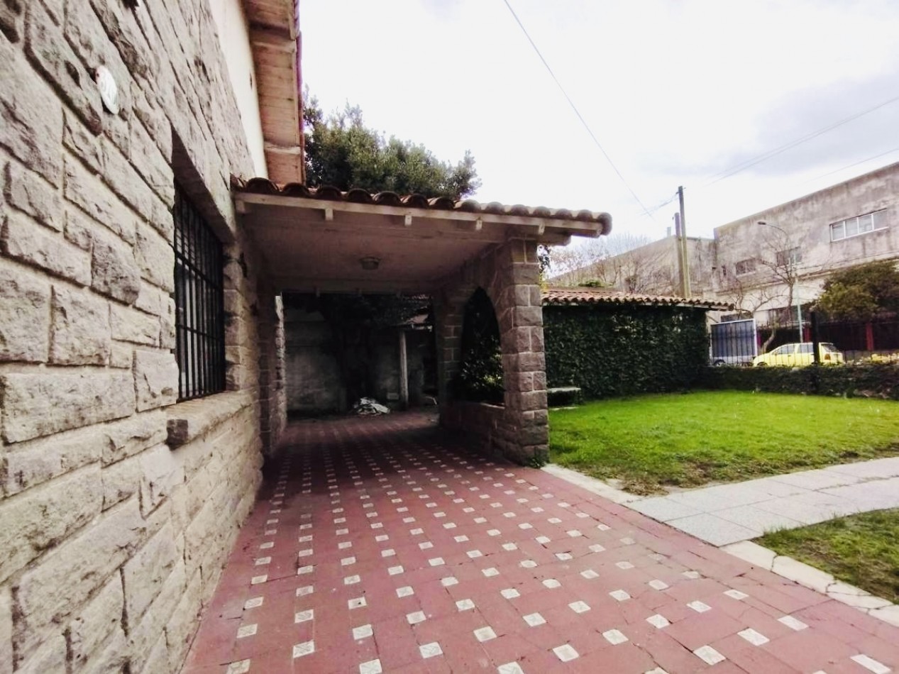 Chalet de estilo Marplatense barrio Parque Luro a metros del mar