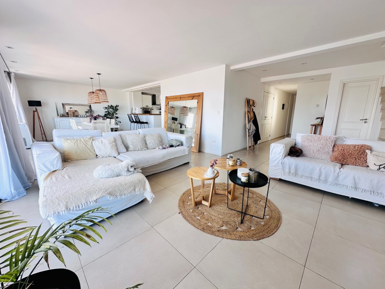 Piso en duplex con quincho, solarium y jacuzzi privado Playa Varese