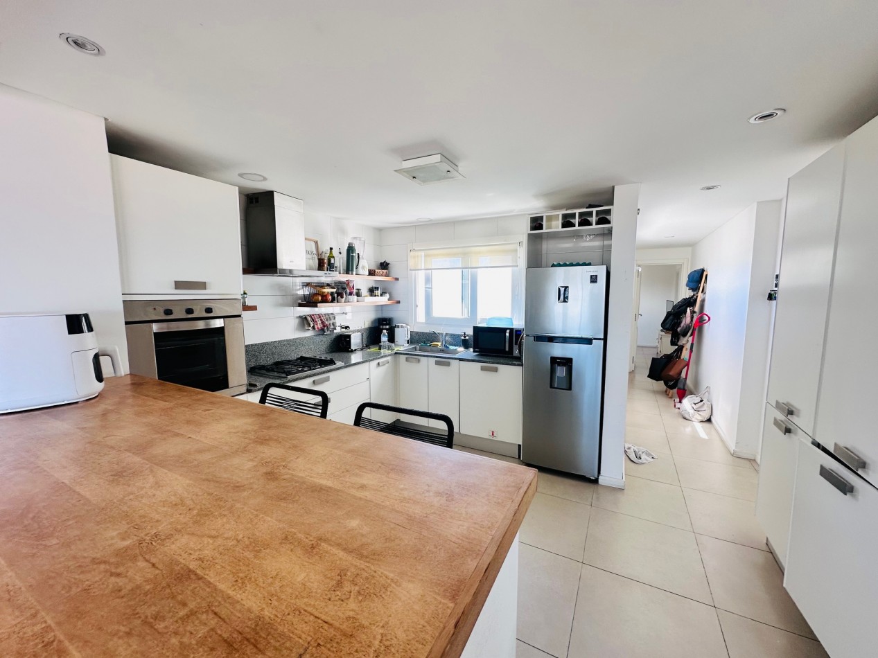 Piso en duplex con quincho, solarium y jacuzzi privado Playa Varese