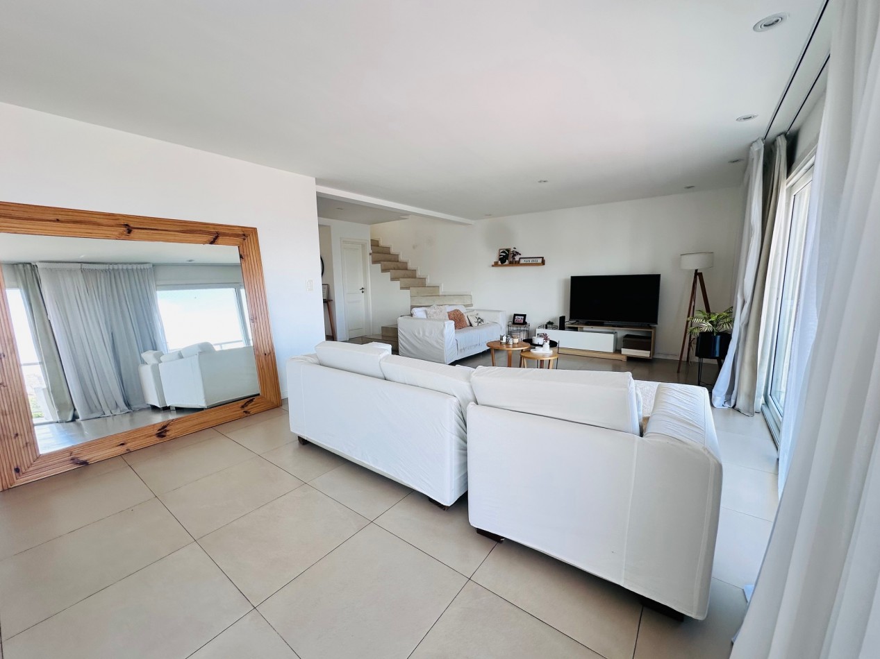 Piso en duplex con quincho, solarium y jacuzzi privado Playa Varese