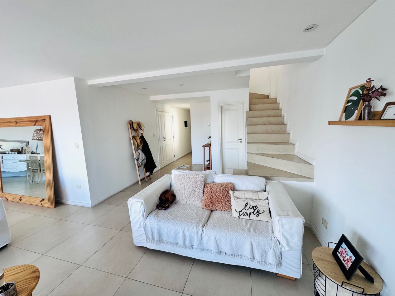 Piso en duplex con quincho, solarium y jacuzzi privado Playa Varese