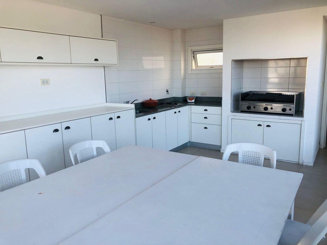 Piso en duplex con quincho, solarium y jacuzzi privado Playa Varese