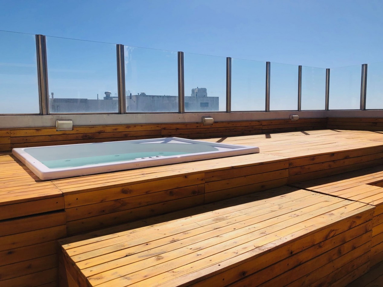Piso en duplex con quincho, solarium y jacuzzi privado Playa Varese