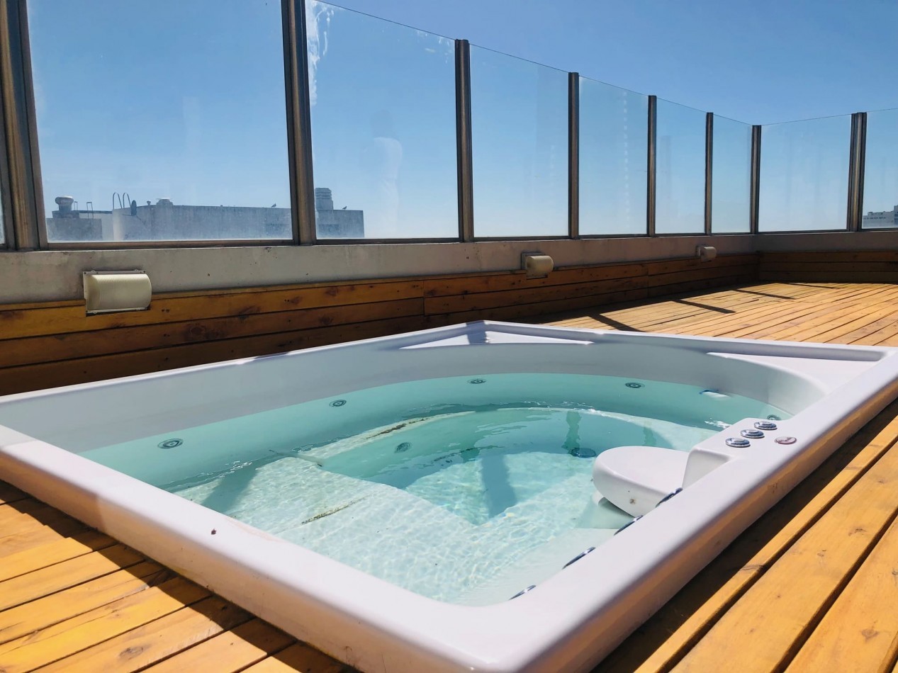 Piso en duplex con quincho, solarium y jacuzzi privado Playa Varese